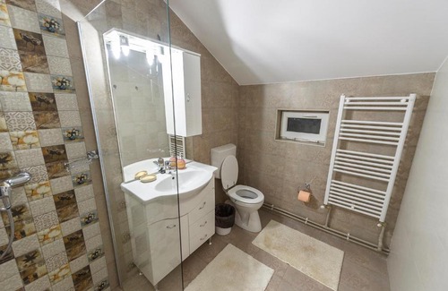 Eselnita Casa | Pensiunea SARRA