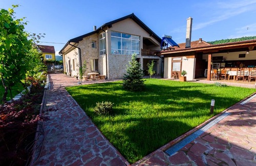 Eselnita Casa | Pensiunea SARRA