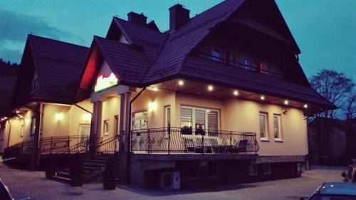 Lapsze Nizne Casa | Pensjonat i Restauracja Nowak