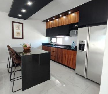 12 de Octubre Apartamento | Pent-house a media cuadra del malecón, Hookipa Tower!