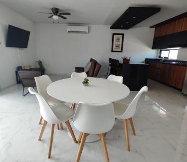 12 de Octubre Apartamento | Pent-house a media cuadra del malecón, Hookipa Tower!