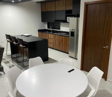 12 de Octubre Apartamento | Pent-house a media cuadra del malecón, Hookipa Tower!