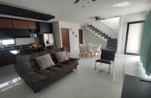 12 de Octubre Apartamento | Pent-house a media cuadra del malecón, Hookipa Tower!