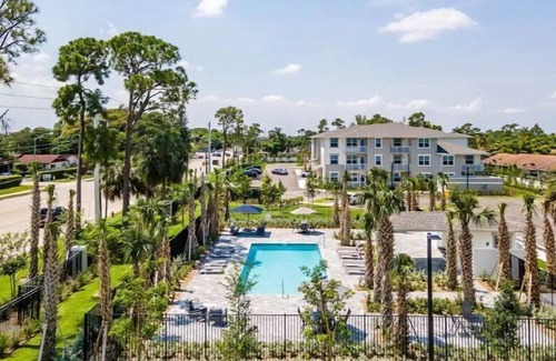 Greenacres Apartamento | 'penta' at Aviara Green - Modern Apartment & Pool