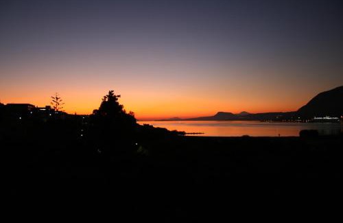 Souda Apartamento | Penthhouse Studio next to the beach