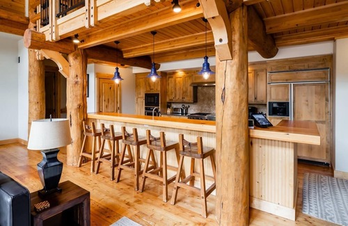 Saddle Ridge Cabina | Penthouse 3 (3-Bedroom) with Mountain view by Moonlight Basin Lodging