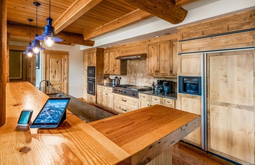 Saddle Ridge Cabina | Penthouse 3 (3-Bedroom) with Mountain view by Moonlight Basin Lodging