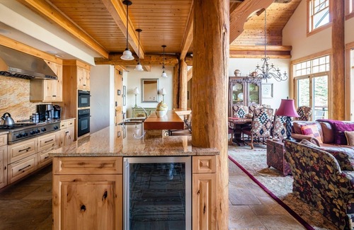Saddle Ridge Cabina | Penthouse 4 (3-Bedroom) with Mountain view by Moonlight Basin Lodging