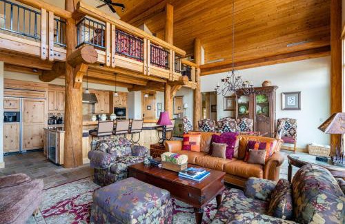 Saddle Ridge Cabina | Penthouse 4 by Moonlight Basin Lodging