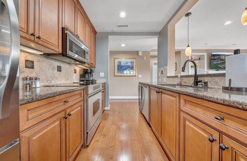 Westlake Corner Condominio | Penthouse 4BR 3BA waterfront at Bridgewater w/pool