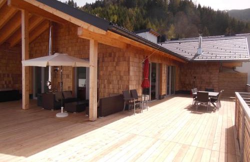 Haus im Ennstal Apartamento | Penthouse Alpine Living direkt an der Skipiste by Schladmingurlaub