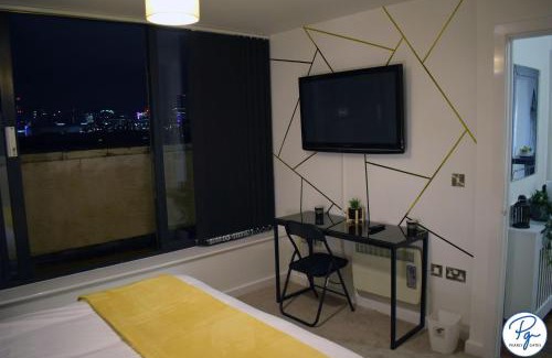 Bordesley Apartamento | Penthouse - Amazing City Skyline Views - Balcony - FREE extra 2 hours - FREE Parking - Utilita Arena - Bullring Shopping - New St Station- Super King Size Bed