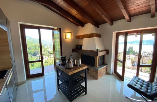 Meina Apartamento | Penthouse Andrea apartment with private pool