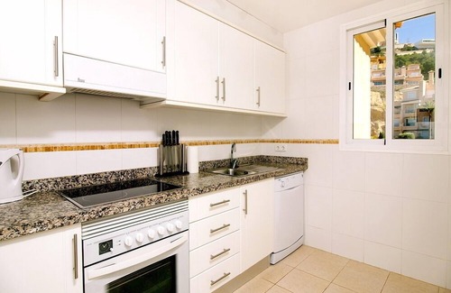 Pueblo Mascarat Apartamento | Tranquila ubicación con acceso a la piscina y a 10 min a pie de la playa más cercana