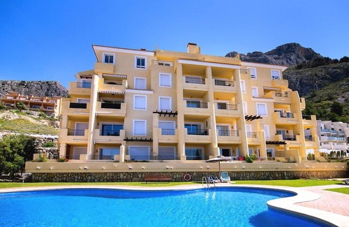 Pueblo Mascarat Apartamento | Tranquila ubicación con acceso a la piscina y a 10 min a pie de la playa más cercana
