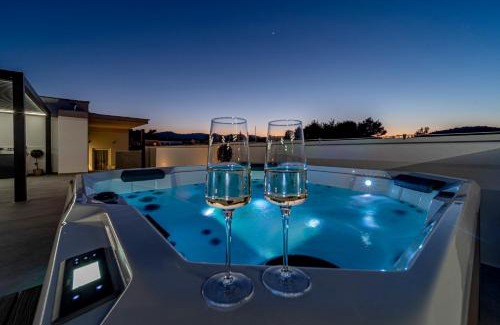 Cove Tri Zala (Zrnovo) Apartamento | Penthouse apartment Optimum