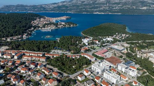 Cove Tri Zala (Zrnovo) Apartamento | Penthouse apartment Optimum