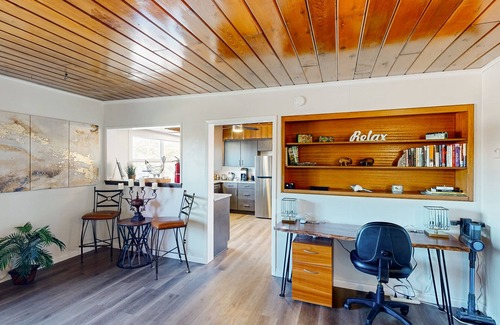 West Eugene Apartamento | Penthouse apartment with private patio, grill, WiFi, workspace, shared W/D