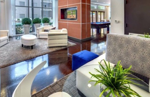 Channel District Apartamento | Penthouse Apt w/ Pool View, 2 Master Bedrooms