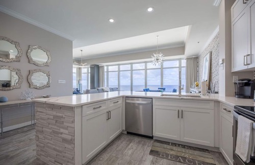 Thomas Drive Condominio | Disponibilidad limitada en verano: posible cierre parcial de la piscina debido a reparaciones en el techo