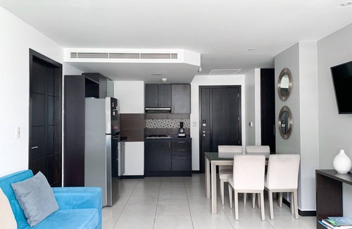 Puerto Santa Ana Apartamento | Penthouse de 2 habitaciones con vista al rio y parking