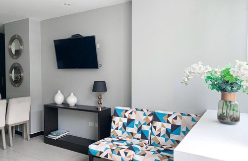 Puerto Santa Ana Apartamento | Penthouse de 2 habitaciones con vista al rio y parking