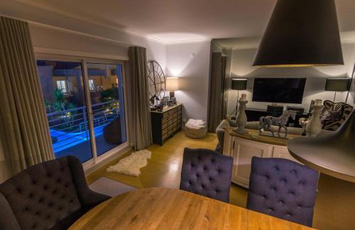 Cascais Apartamento | Penthouse Duplex Rooftop Jacuzzi 4 Rooms 6 beds 8 Persons