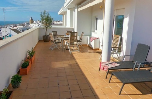 Centro de Conil de la Frontera Cabaña | Apartamento penthouse con enorme terraza y vistas al mar.