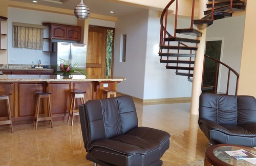 Naranjos Agrios Condominio | ATICO en LAGO ARENAL con PISCINA, COCINA COMPLETA