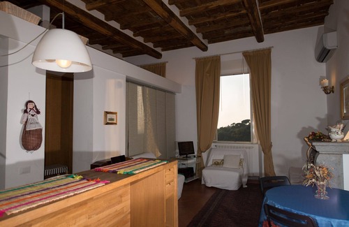 Ariccia Apartamento | Ático en el centro de Ariccia, cerca de Roma, con una terraza panorámica