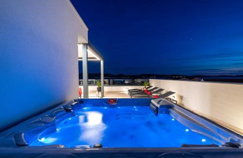 Sukosan Apartamento | Penthouse LiV