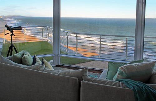 Warner Beach Apartamento | Penthouse ON the Beach - Live Like Royalty