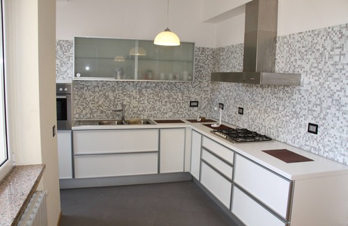 Loano Apartamento | Penthouse de dos niveles a 20 metros del mar, en el centro de Loano