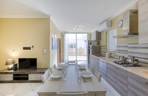Marsaskala Apartamento | Penthouse, Seaview, Beautiful 2br Apt 4