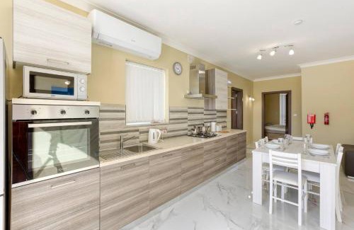 Marsaskala Apartamento | Penthouse, Seaview, Beautiful 2br Apt 4