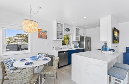 Laguna Beach Apartamento | Penthouse! Steps from Victoria Beach, 180 degree ocean views!