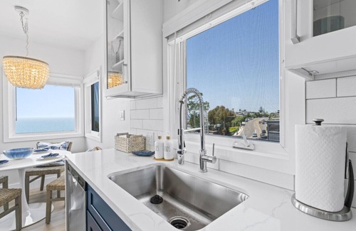 Laguna Beach Apartamento | Penthouse! Steps from Victoria Beach, 180 degree ocean views!