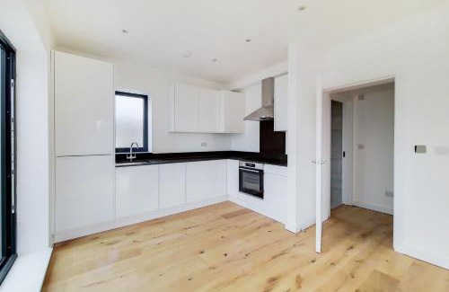 Cricklewood Apartamento | Penthouse Studio Apt with Private rooftop terrace