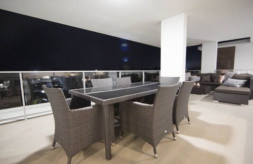 Bundall Apartamento | PENTHOUSE STYLE 4 BEDROOMS!