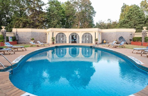 Limuru Casa | Penthouse Suite Ideal For Couple Stay | Free Parking & Refreshing Outdoor Pool