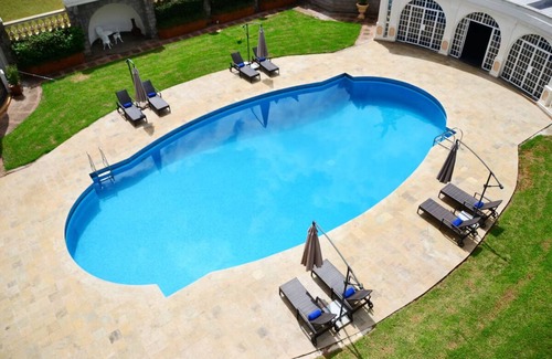 Limuru Casa | Penthouse Suite Ideal For Couple Stay | Free Parking & Refreshing Outdoor Pool