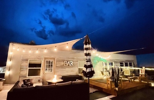 Cortez Apartamento | Penthouse Suite With Roof Top Patio!