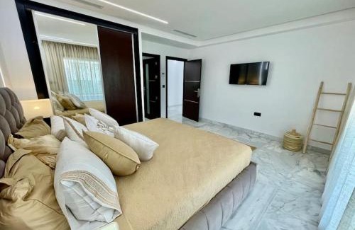 Malabata Apartamento | Penthouse Ultra Modern - Jacuzzi, Terrace & BBQ
