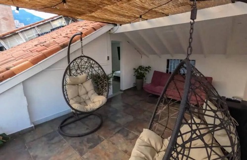 Lalinde Apartamento | Penthouse w/ hot tub lleras park / Great location / Guest friendly
