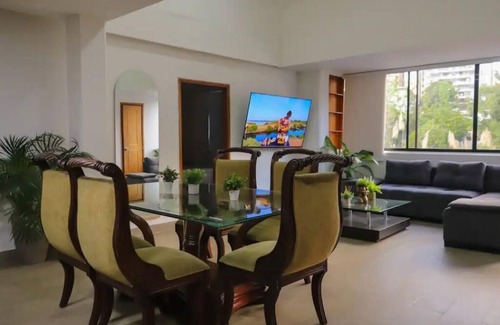 Lalinde Apartamento | Penthouse w/ hot tub lleras park / Great location / Guest friendly