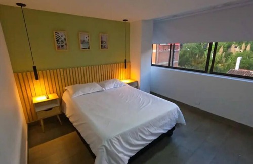 Lalinde Apartamento | Penthouse w/ hot tub lleras park / Great location / Guest friendly