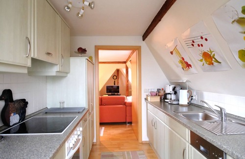 Radebeul Apartamento | Amplio apartamento abuhardillado amueblado en estilo mediterráneo con balcón