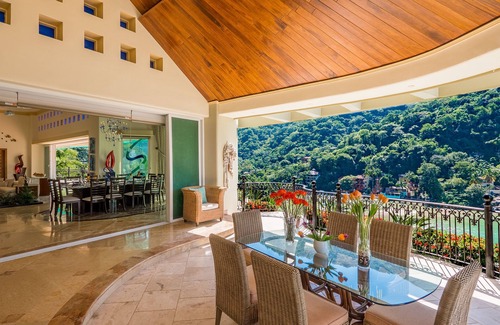 Boca de Tomatlán Villa | Penthouse with Beach and Ocean Frontage
