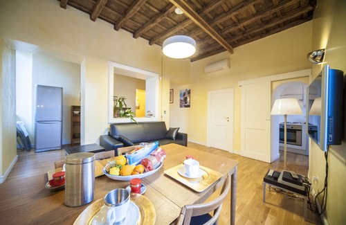 Rione VIII Sant'Eustachio Apartamento | Exclusivo Penthouse at the Pantheon, wi-fi de última hora, oferta de último minuto.