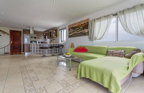 Costa Teguise Apartamento | Ático con jacuzzi, vistas al mar y al volcán